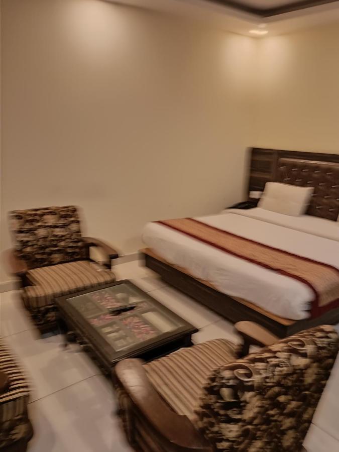 Airport Hotel Breeze Új-Delhi Kültér fotó