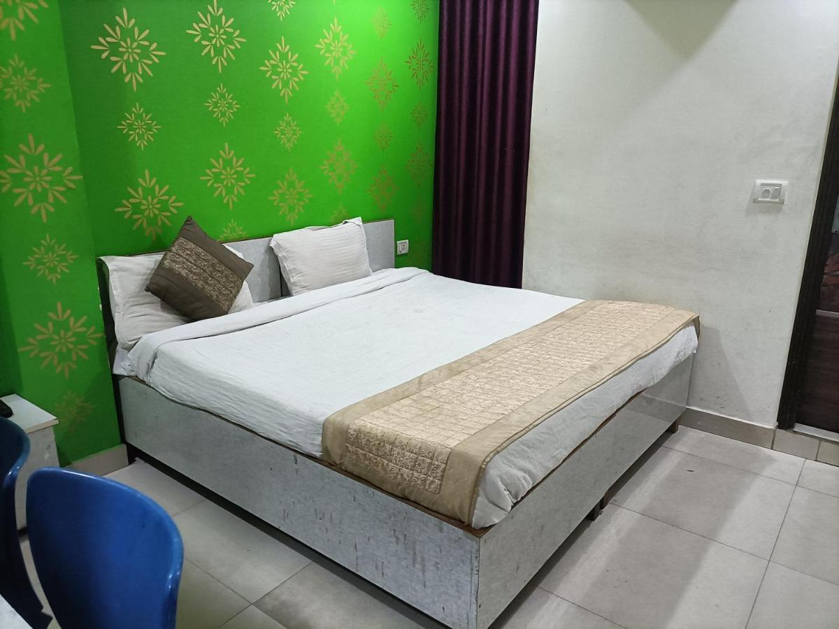 Airport Hotel Breeze Új-Delhi Kültér fotó