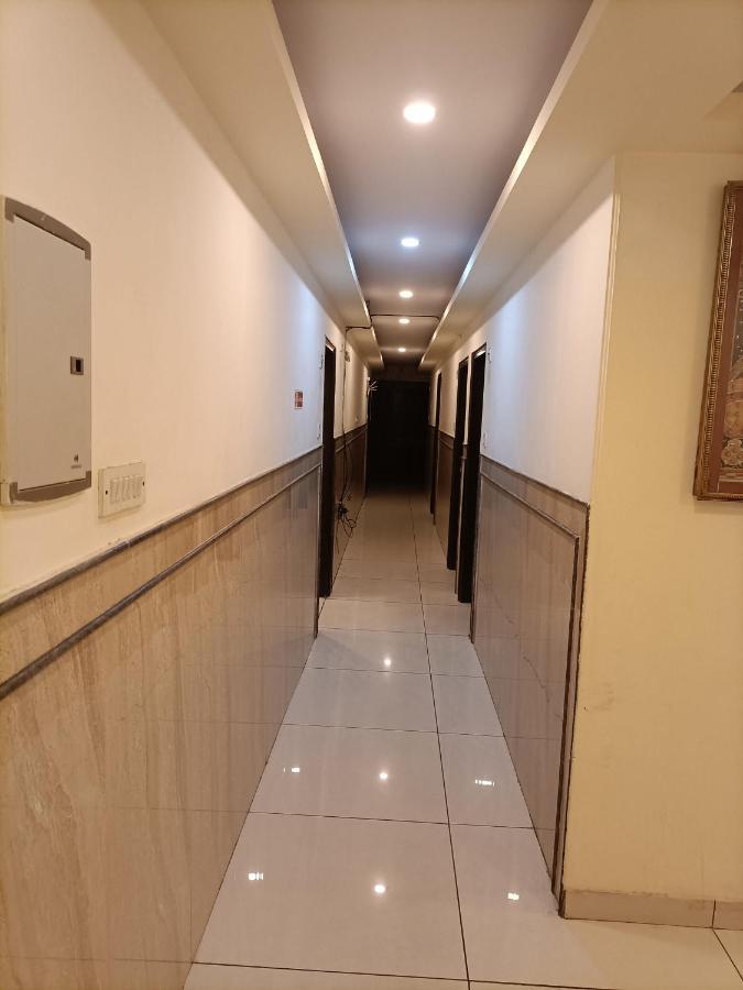 Airport Hotel Breeze Új-Delhi Kültér fotó