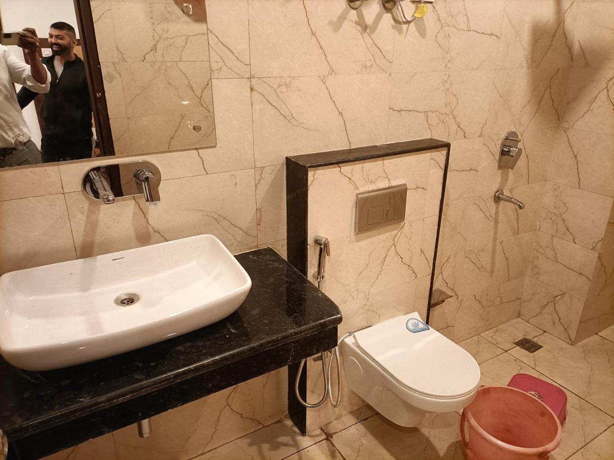 Airport Hotel Breeze Új-Delhi Kültér fotó