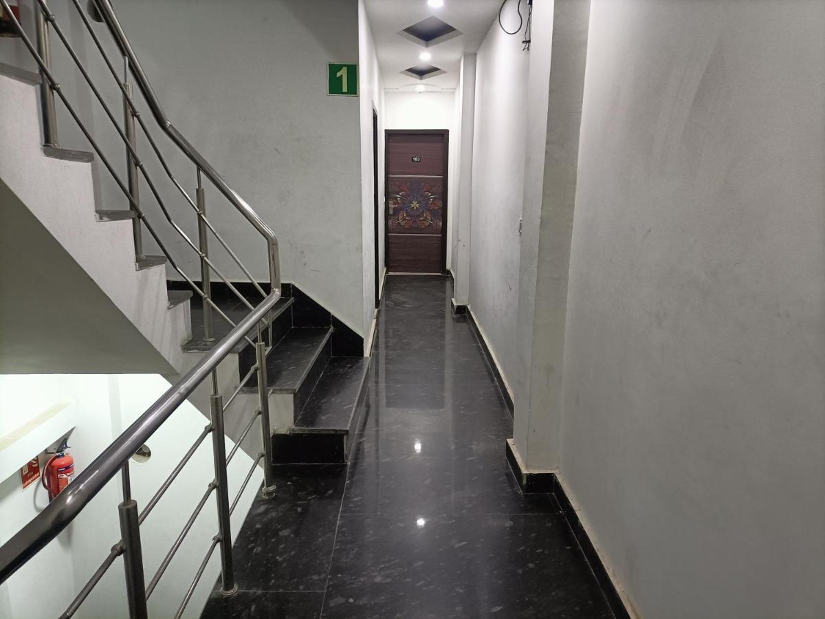 Airport Hotel Breeze Új-Delhi Kültér fotó