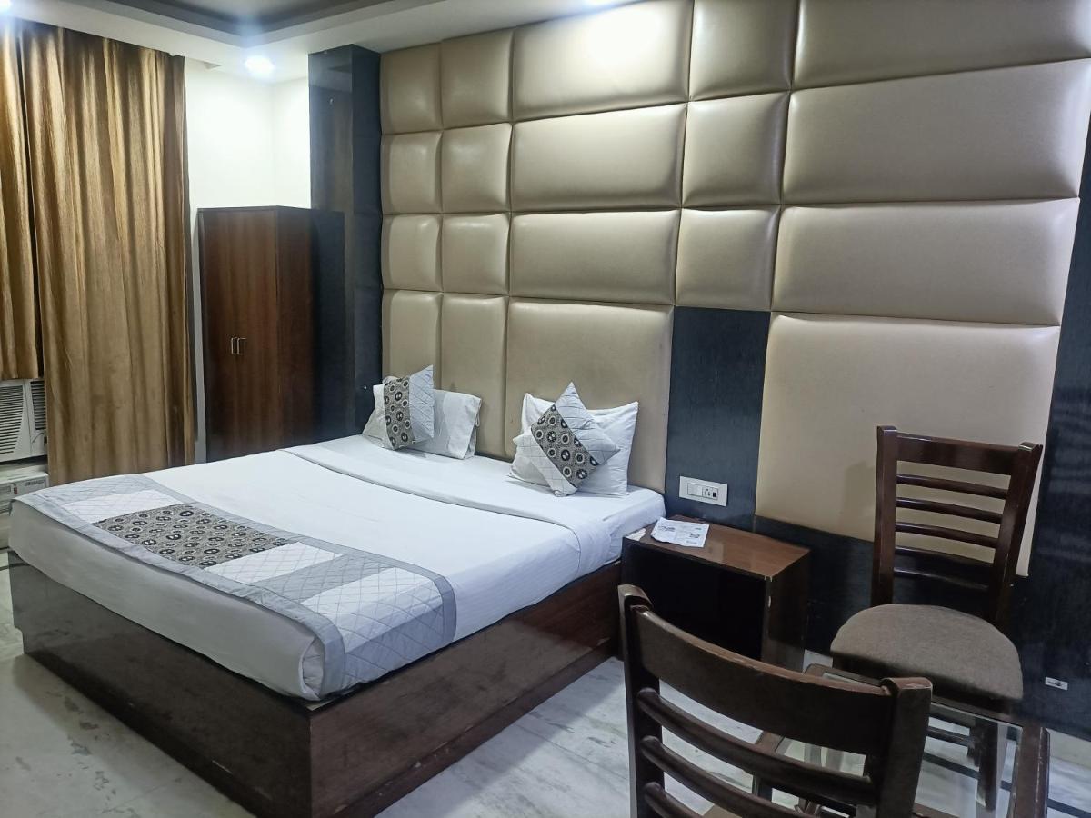 Airport Hotel Breeze Új-Delhi Kültér fotó