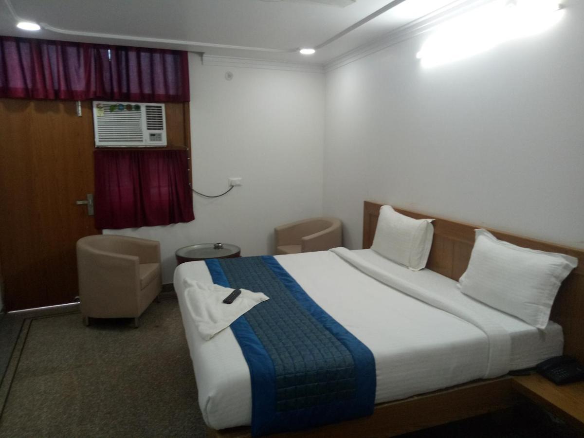 Airport Hotel Breeze Új-Delhi Kültér fotó